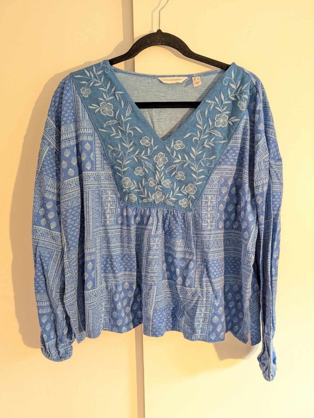 Canyon Retreat Size Large Blue Floral Embroidered V‑Neck Top Boho Patchwork